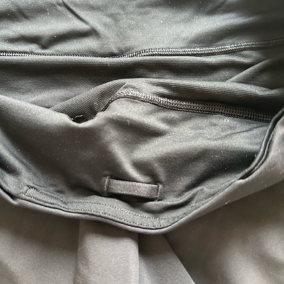lululemon Speed Up Low-Rise Lined Short 2.5" | Size: 6 - Picture 6 of 6